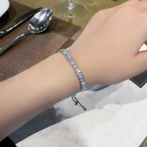 Glamorous Beautiful Crystal Bracelet for Girls/Women